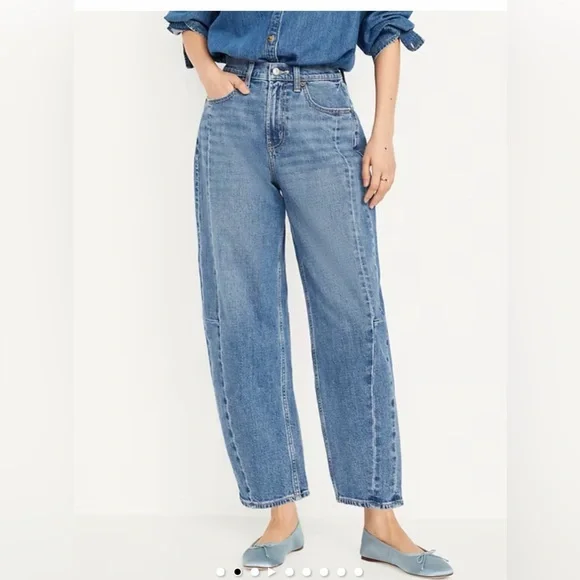 Old Navy Hi-Rise Barrel Leg Women's Jeans - Blue Wash - Picture 2 of 7